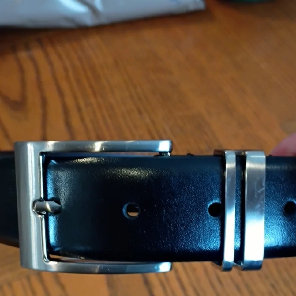 Source Unknown Black Leather Belt with Silver Buckle